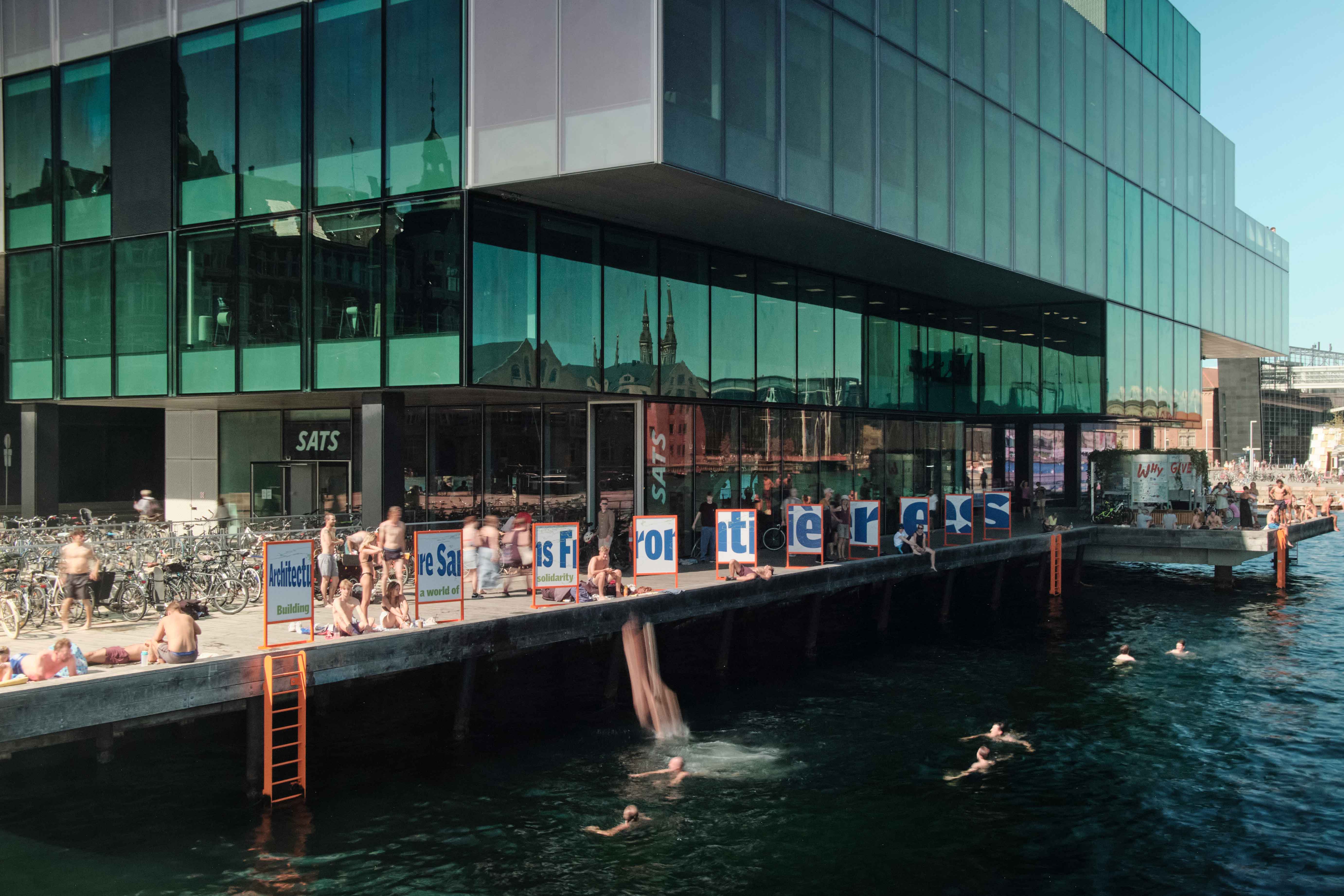 006 Arkitekter Uden Graenser © ERIK CHENG Web